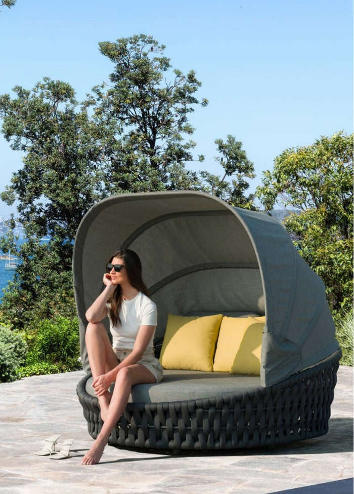 HUG  outdoor day bed - Hampton Home Dinette (NY)
